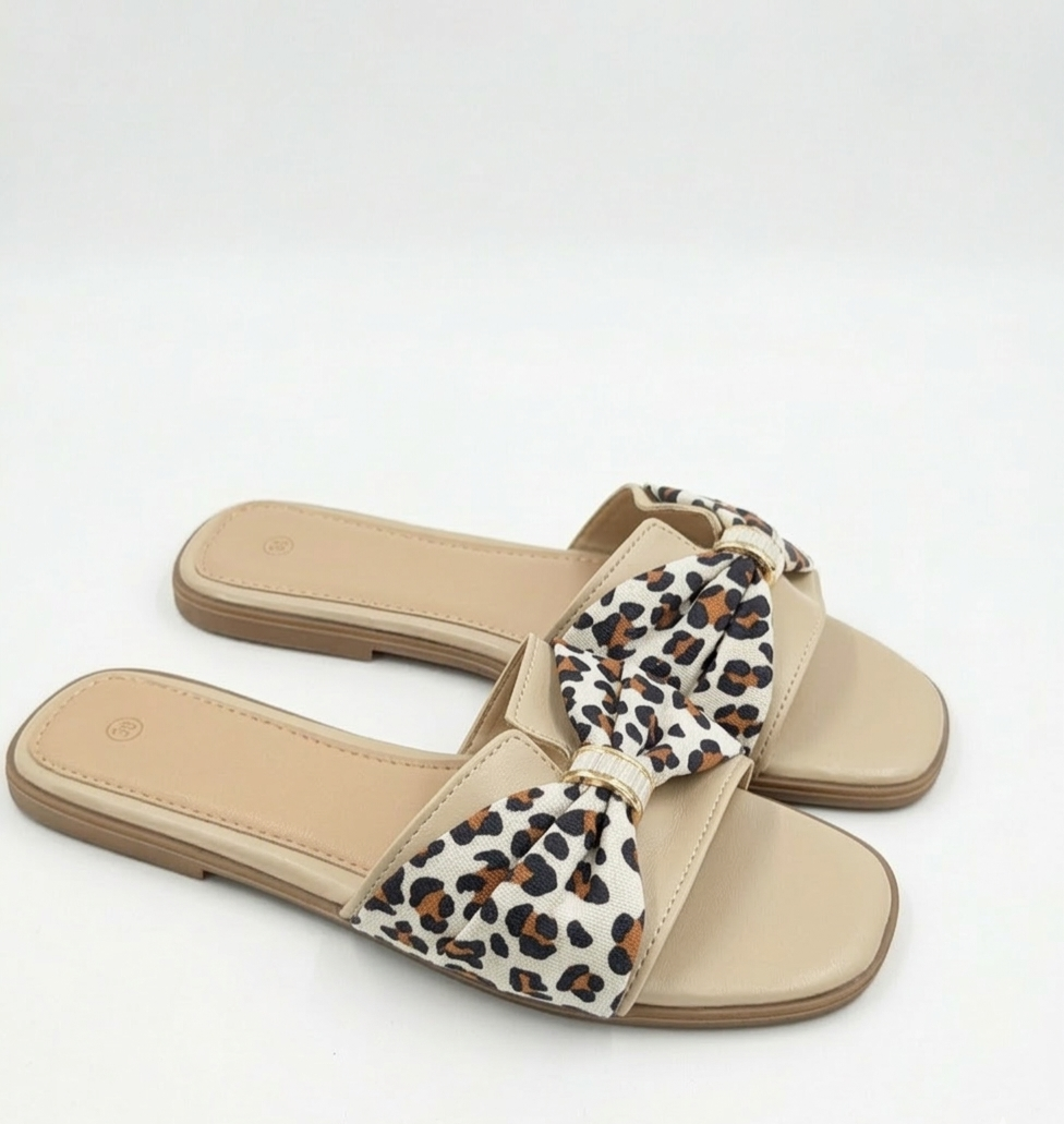 LaVéra - Damen Pantoletten mit Leo-Muster