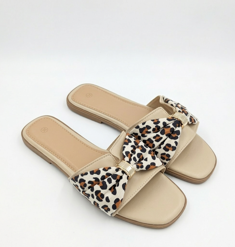 LaVéra - Damen Pantoletten mit Leo-Muster